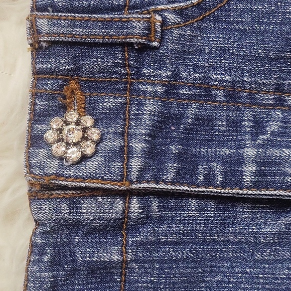 MY VINTAGE BABY Toddler girl's distressed denim skirt with embellishment size 4T - Picture 3 of 6